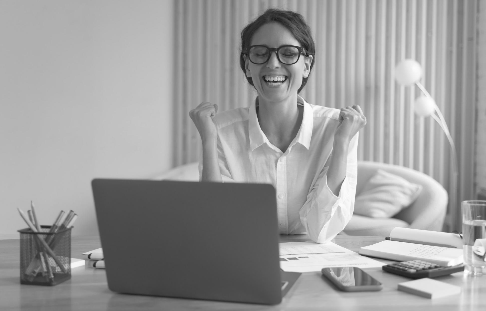 Workshop-Situation mit Finanzexperten und Kursteilnehmern